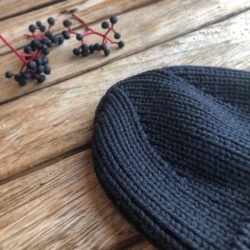 МК для ручного вязания Головной убор мужская шапка с Millennium